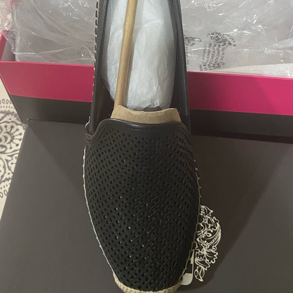 New Vince Camuto Sandal - Picture 2 of 5